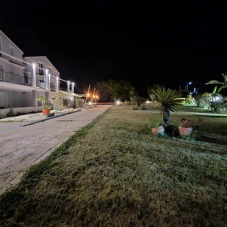 Starry Sky Luxury 1 Apartamento Lefkímmi
